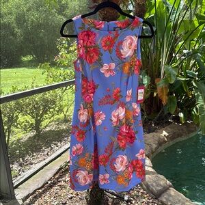 Vince Camuto NWT Sleeveless Floral Dress in Blue and Pink Size 4